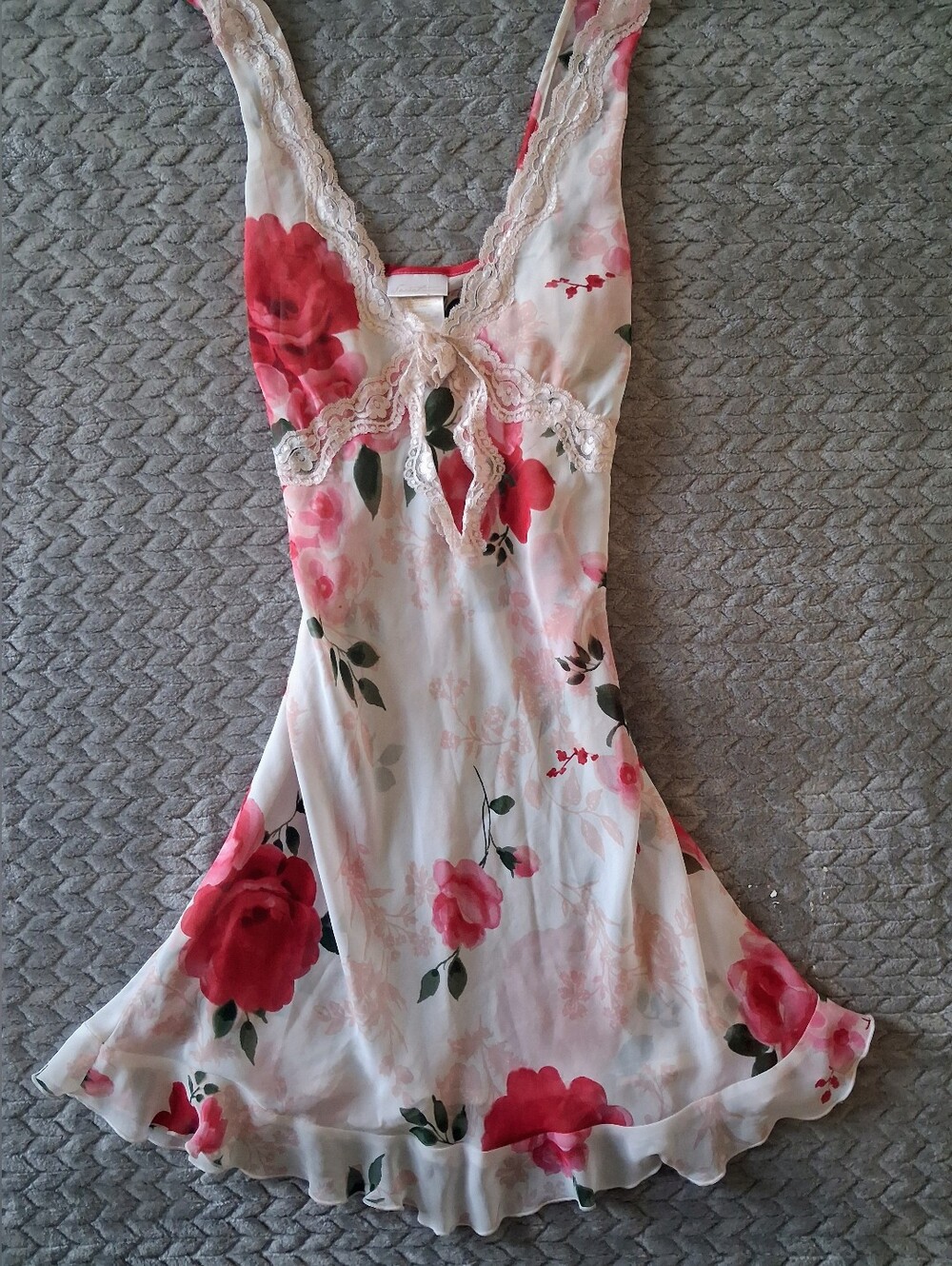 Secret Treasures Cream Floral Lace-Trim Chemise with Pink & Red Roses